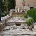 ...oltre a una fontana a cascata con la statua di San Francesco